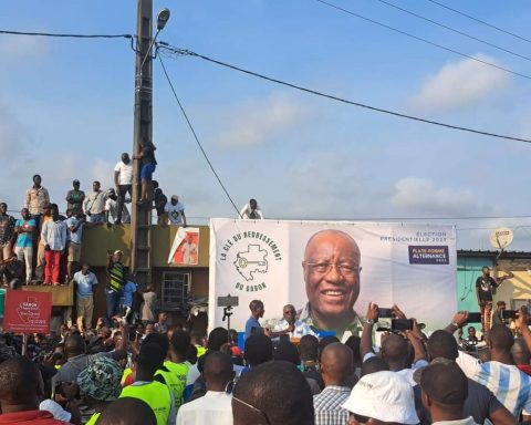 Le candidat consensuel de l’opposition, Albert Ondo Ossa - Meeting du 20 août, à Rio, Libreville (Gabon).